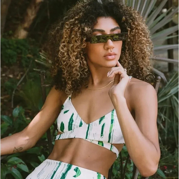 Diarrablu NWOT’s Idya swimsuit top. Size large - Picture 4 of 9